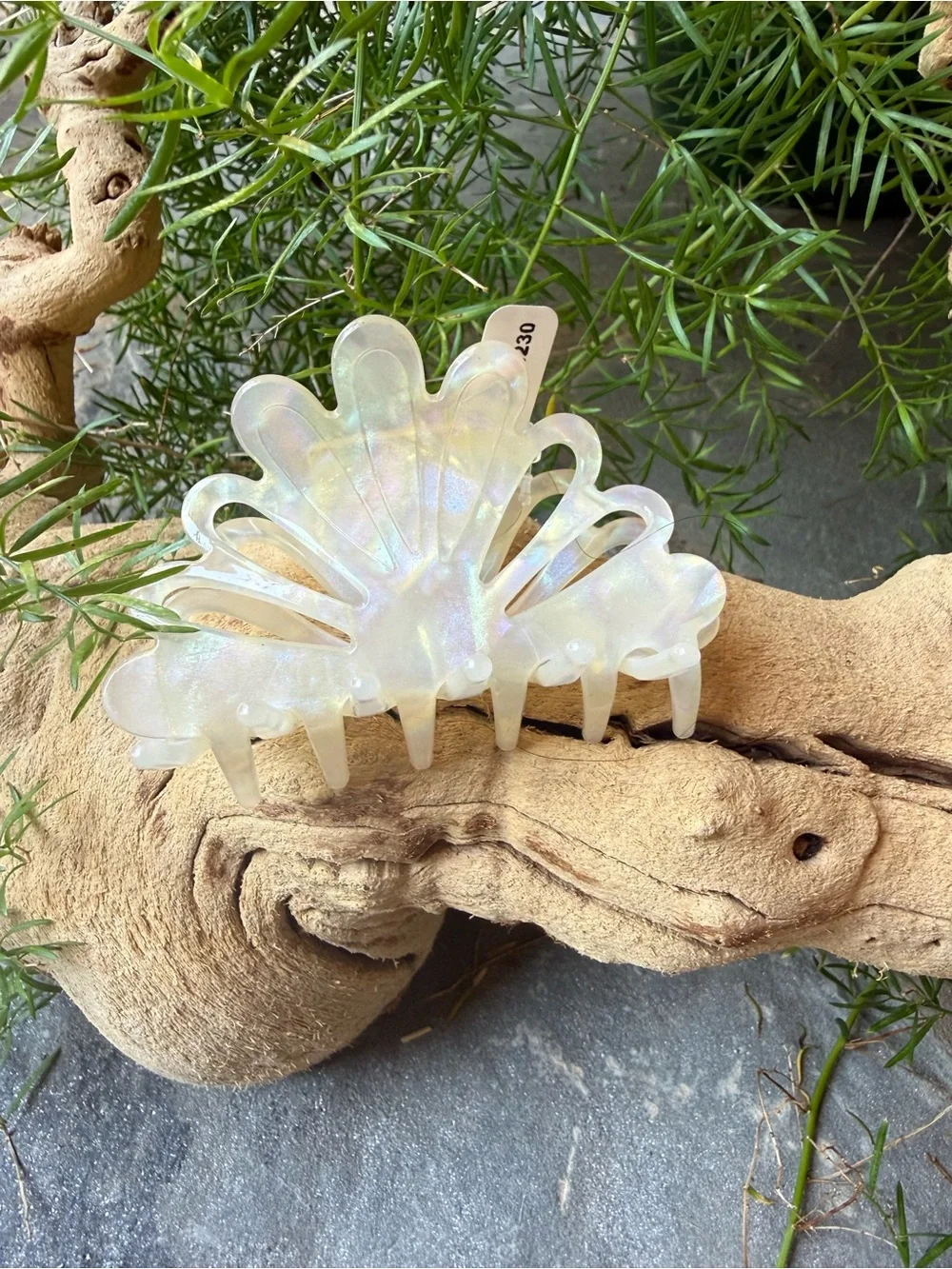 New🌟Anthropologie-Iridescent Cream Shell Hair Claw Clip